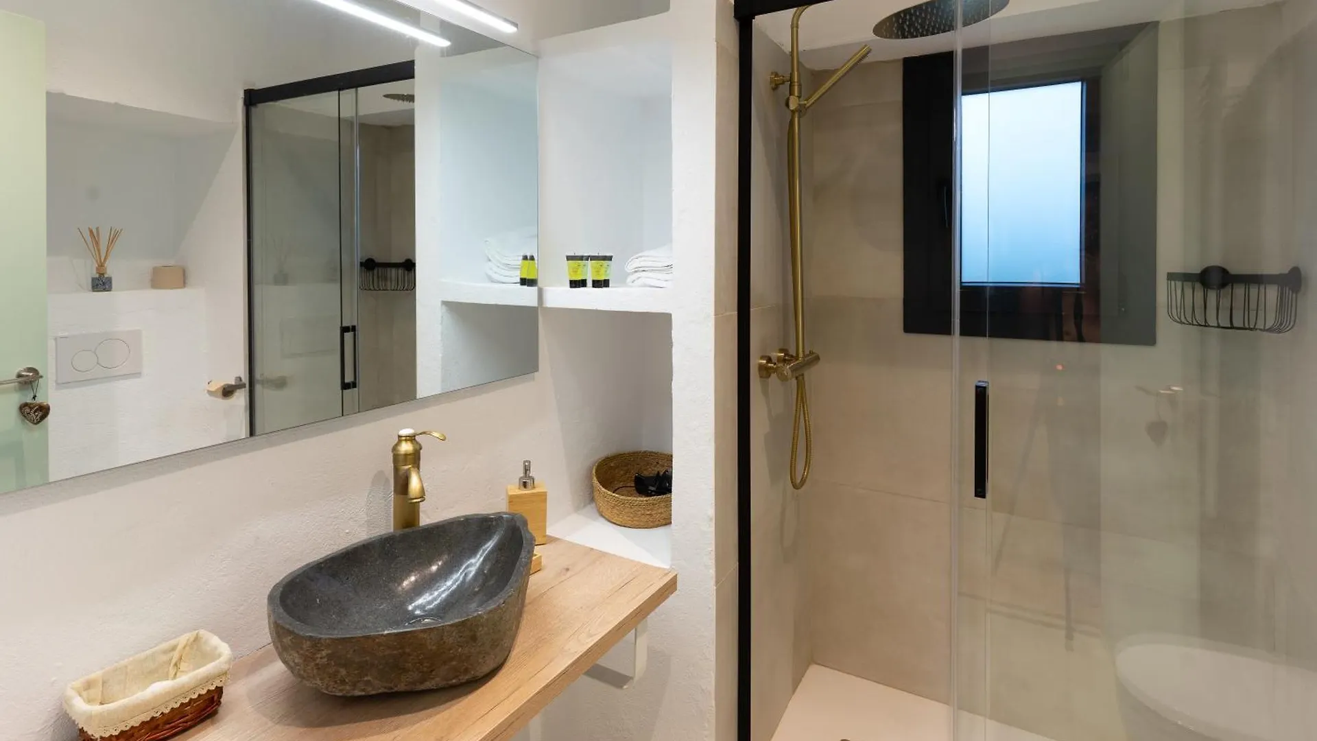 Empordanna, Apartamento Con Encanto En El Corazon Del Emporda Torroella De Montgri 0*,